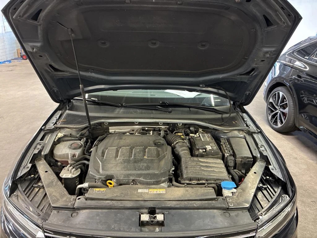 VW Passat Variant 2.0 TDI Business LED Navi Leather, снимка 7 - Автомобили и джипове - 56266720