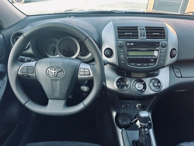 Toyota Rav4 2.2 D-4D/4x4, снимка 12 - Автомобили и джипове - 49086834