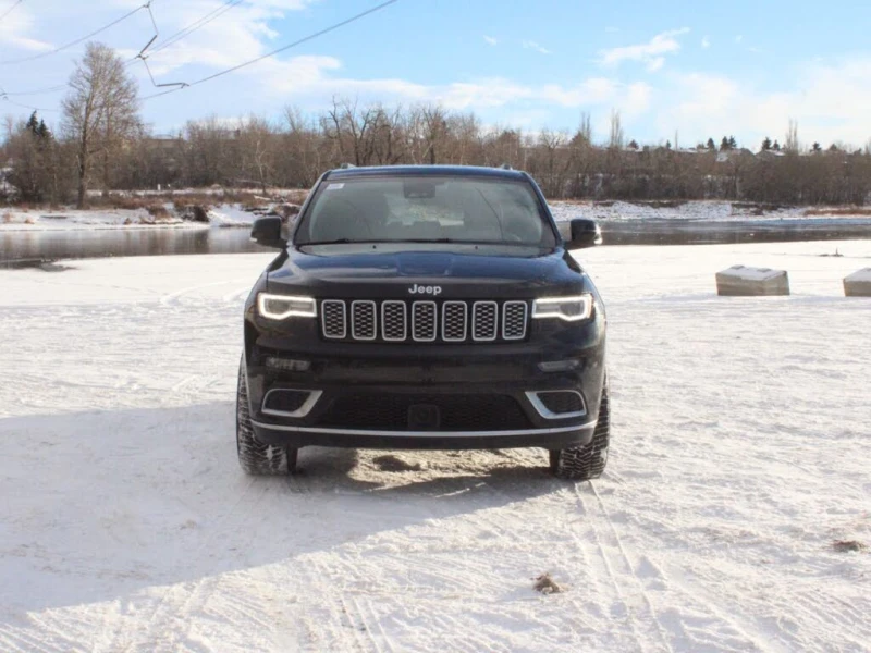 Jeep Grand cherokee SUMMIT| DISTRONIK| PANO| HARMAN| ОБДУХ| ВЪЗДУХ, снимка 2 - Автомобили и джипове - 53257472