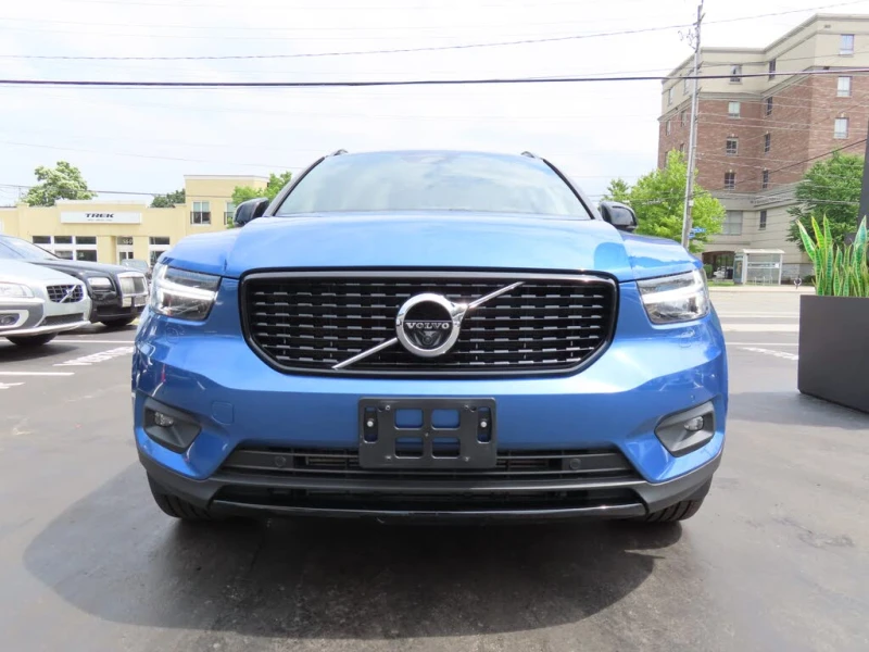 Volvo XC40 T5 R-Design AWD, снимка 3 - Автомобили и джипове - 53505340