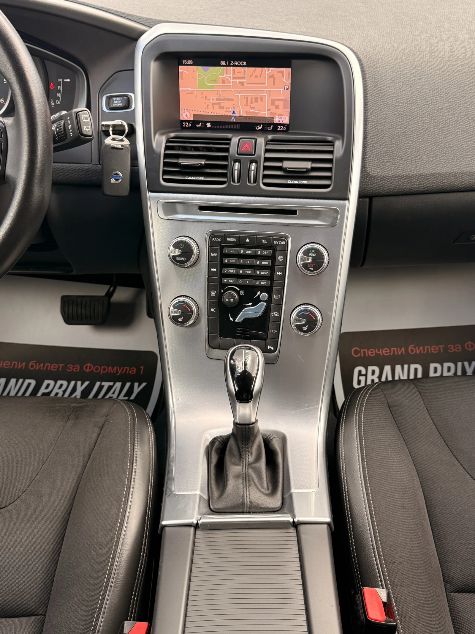 Volvo XC60 2.0D* NAVI* КОЖА* ПОДГРЕВ* , снимка 12 - Автомобили и джипове - 54712713