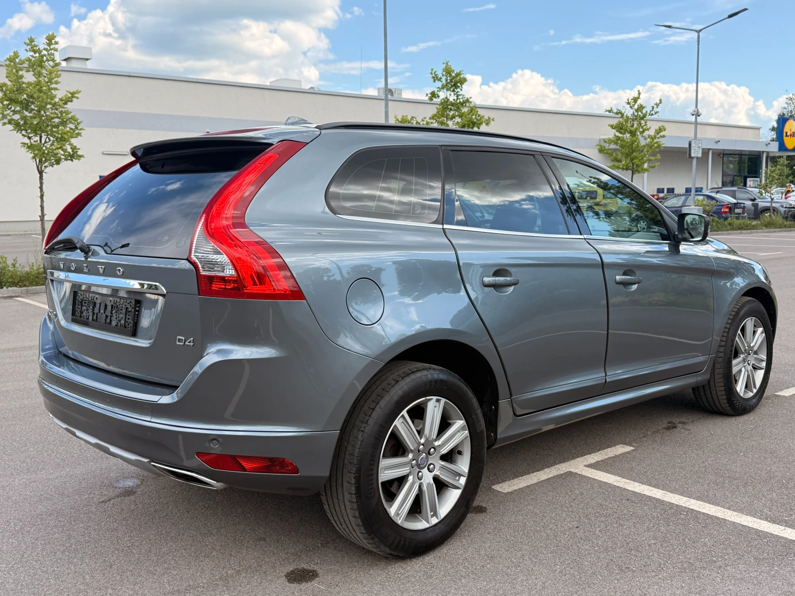 Volvo XC60 2.0D* NAVI* КОЖА* ПОДГРЕВ* , снимка 4 - Автомобили и джипове - 54712713