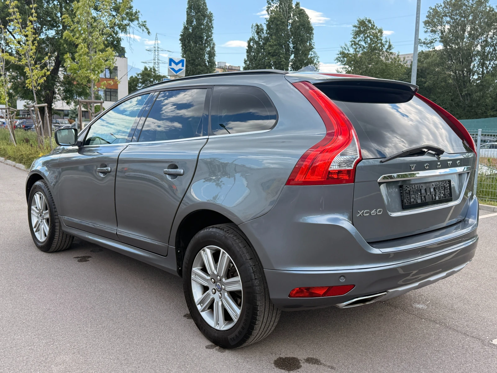 Volvo XC60 2.0D* NAVI* КОЖА* ПОДГРЕВ* , снимка 6 - Автомобили и джипове - 54712713