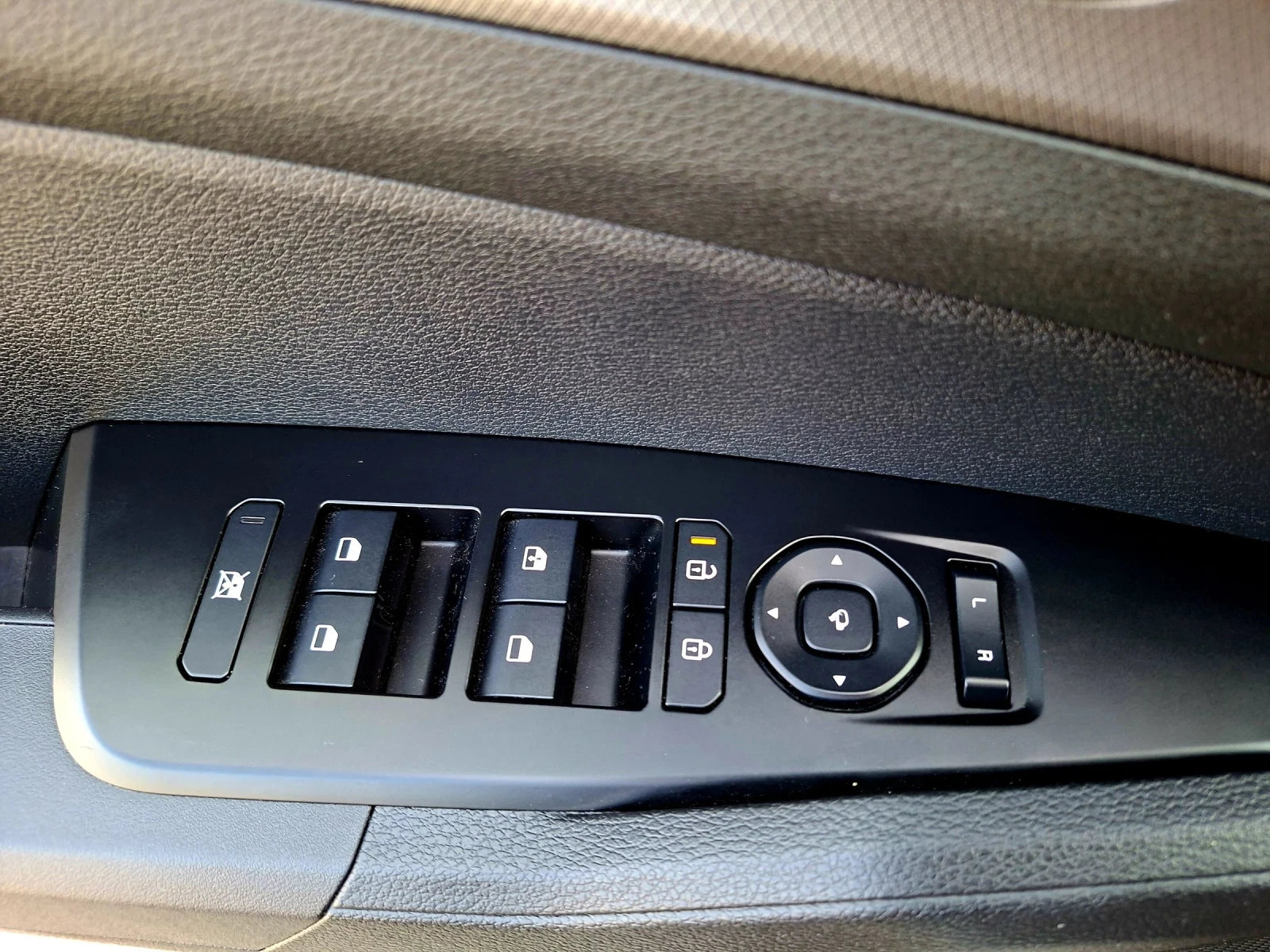 Kia Sportage 1.6T 2WD Comfort + 7 ГОДИНИ ГАРАНЦИЯ, снимка 14 - Автомобили и джипове - 54899702