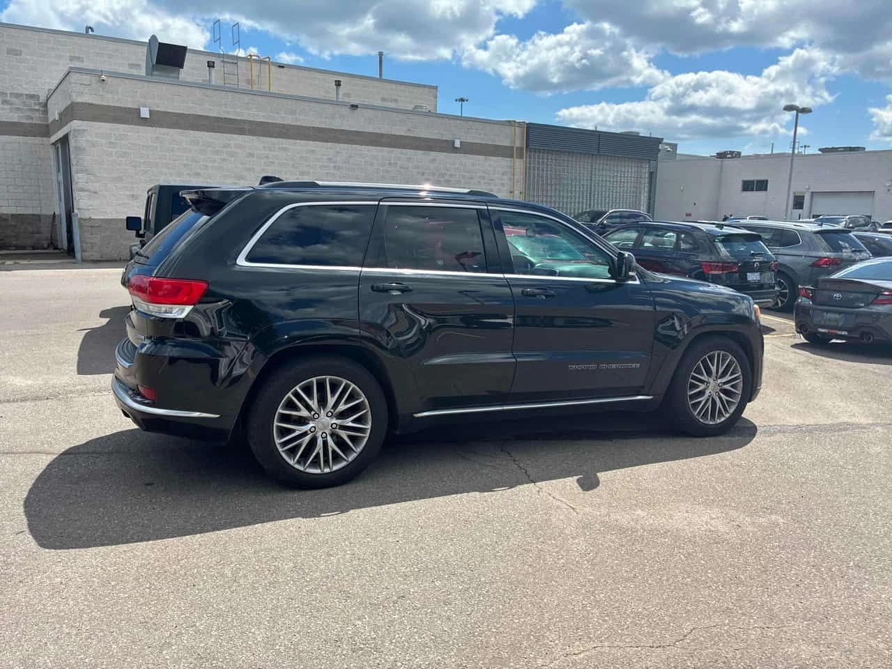 Jeep Grand cherokee SUMMIT * ГЛАВНО ПРЕДСТАВИТЕЛСТВО НА VOLKSWAGEN*   , снимка 4 - Автомобили и джипове - 55723228