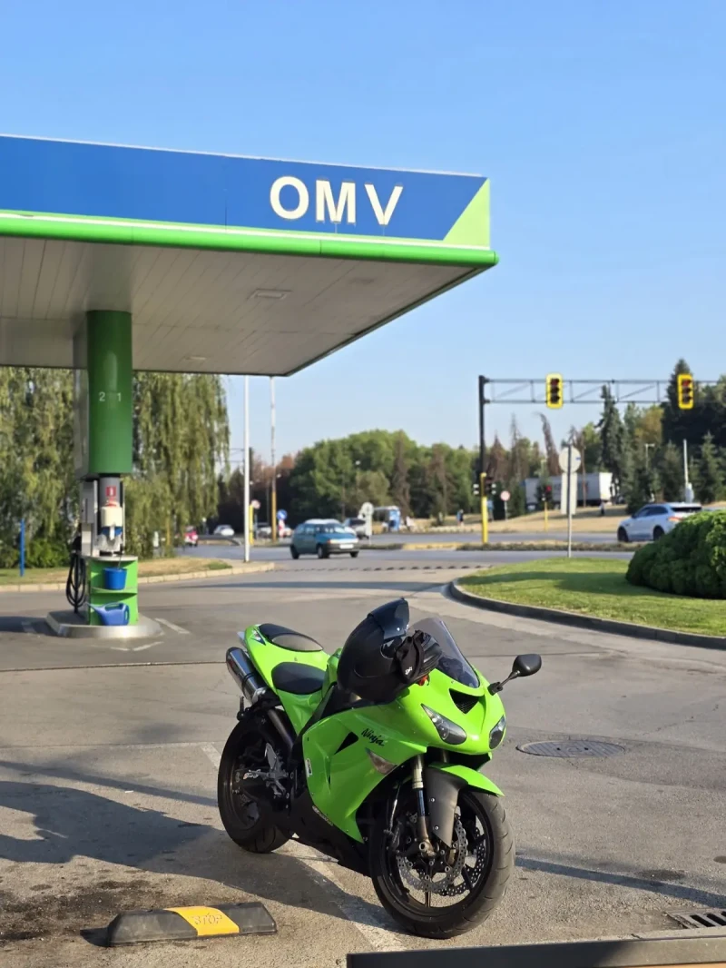 Kawasaki Zxr Kawasaki ZX-10R - 2006 г. / 1000 cc/ 175 к.с., снимка 2 - Мотоциклети и мототехника - 52886313