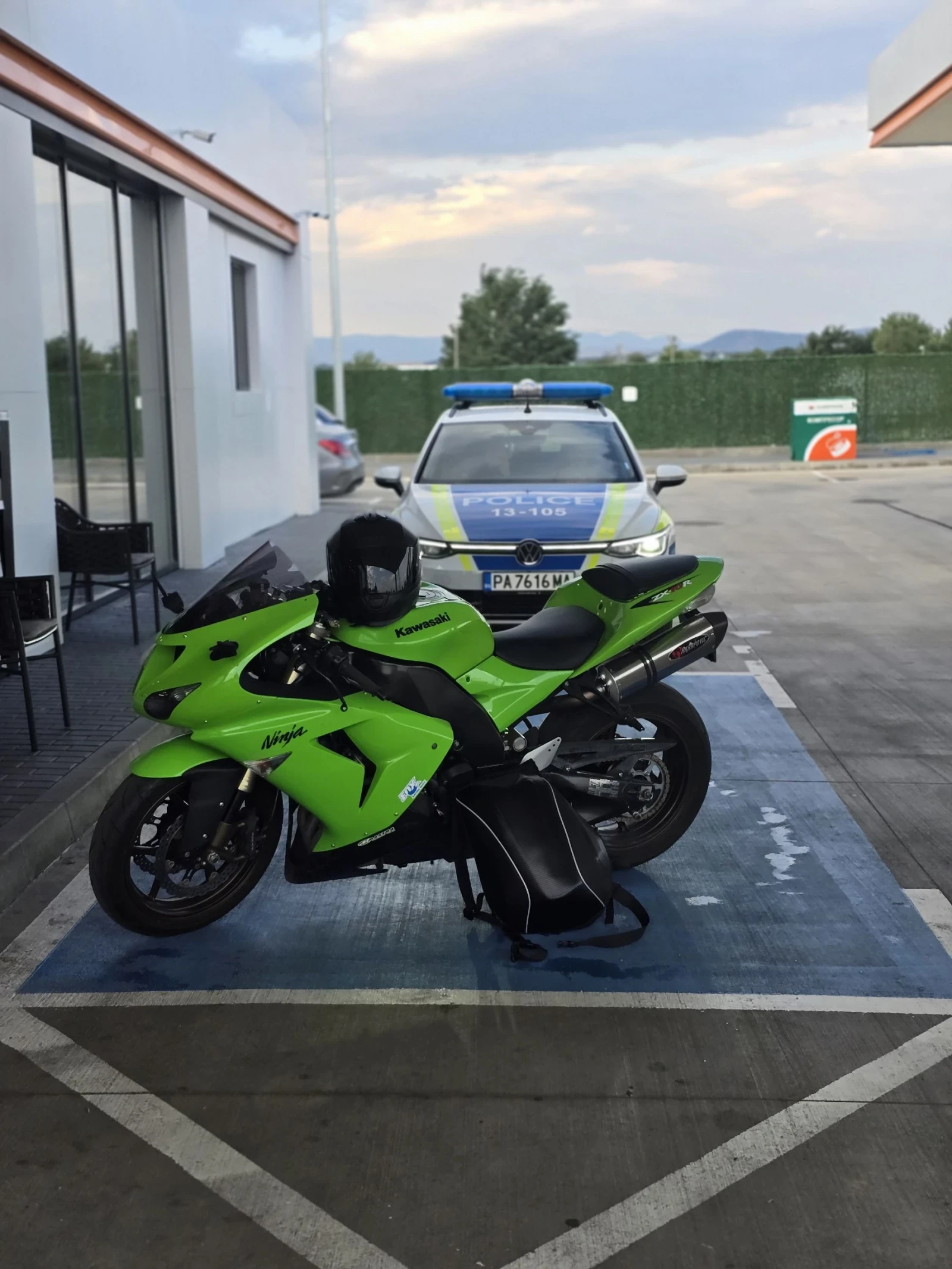 Kawasaki Zxr Kawasaki ZX-10R - 2006 г. / 1000 cc/ 175 к.с., снимка 1