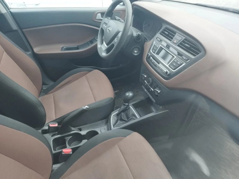 Hyundai I20, снимка 8 - Автомобили и джипове - 47362260