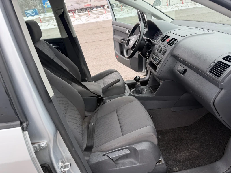 VW Touran 1.6i/102к.с./ХОЛАНДИЯ/ДОБРО СЪСТОЯНИЕ!, снимка 9 - Автомобили и джипове - 53221213