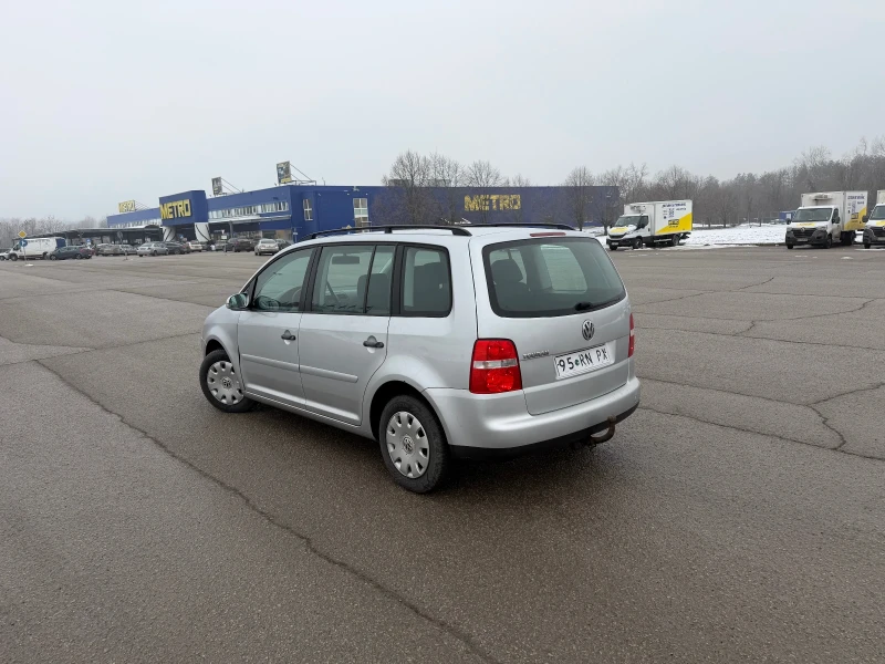 VW Touran 1.6i/102к.с./ХОЛАНДИЯ/ДОБРО СЪСТОЯНИЕ!, снимка 6 - Автомобили и джипове - 53221213