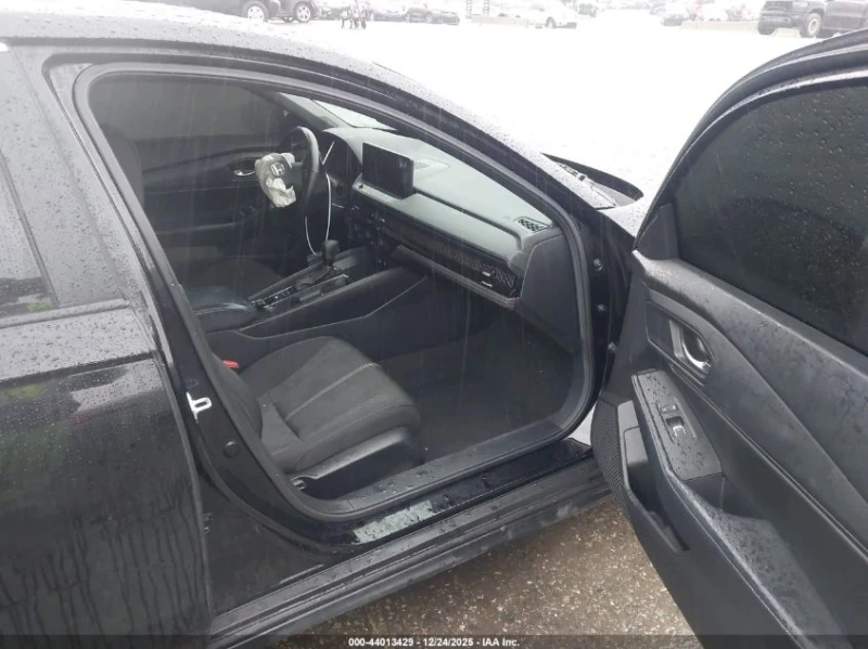 Honda Accord 2l Hybrid Sport, снимка 5 - Автомобили и джипове - 53600408