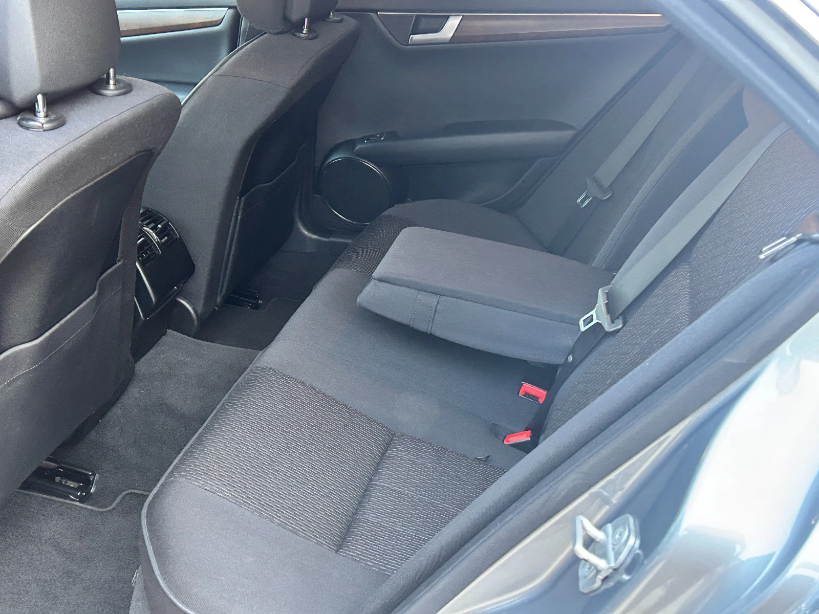 Mercedes-Benz C 180 Elegance, снимка 12 - Автомобили и джипове - 55940662