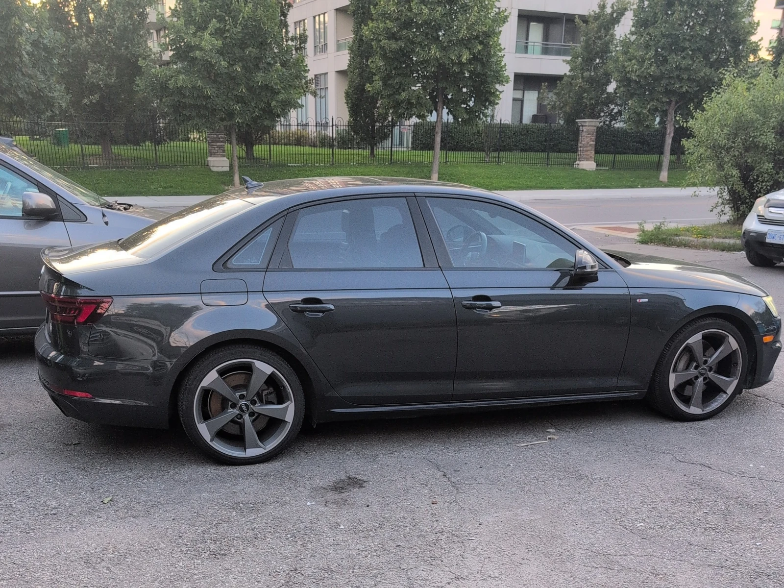 Audi A4 TECHNIK* CARFAX* АВТОФИНАНСИРАНЕ* Цена до България - изображение 5