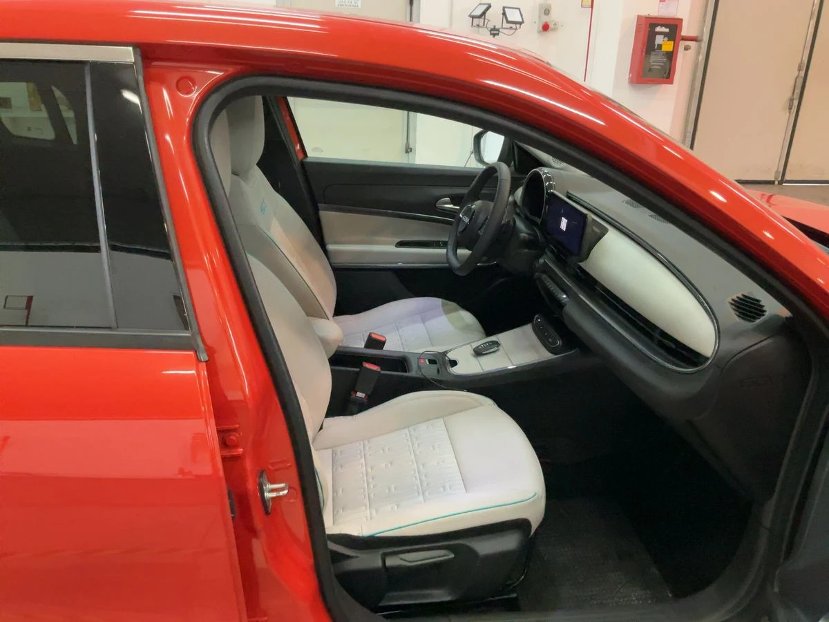 Fiat 600 1.2 LaPrima Myld Hybrid/Камера/Дистроник/Дигитално, снимка 5 - Автомобили и джипове - 53906208