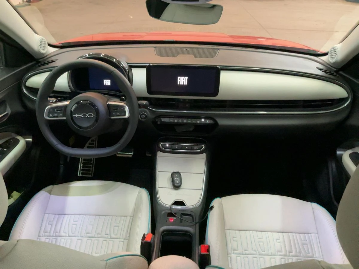 Fiat 600 1.2 LaPrima Myld Hybrid/Камера/Дистроник/Дигитално, снимка 6 - Автомобили и джипове - 53906208