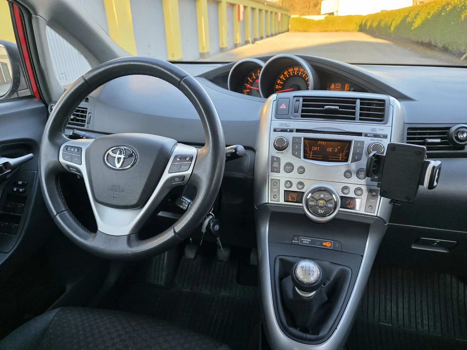 Toyota Verso FULL SERVICE IN TOYOTA , снимка 16 - Автомобили и джипове - 54128789