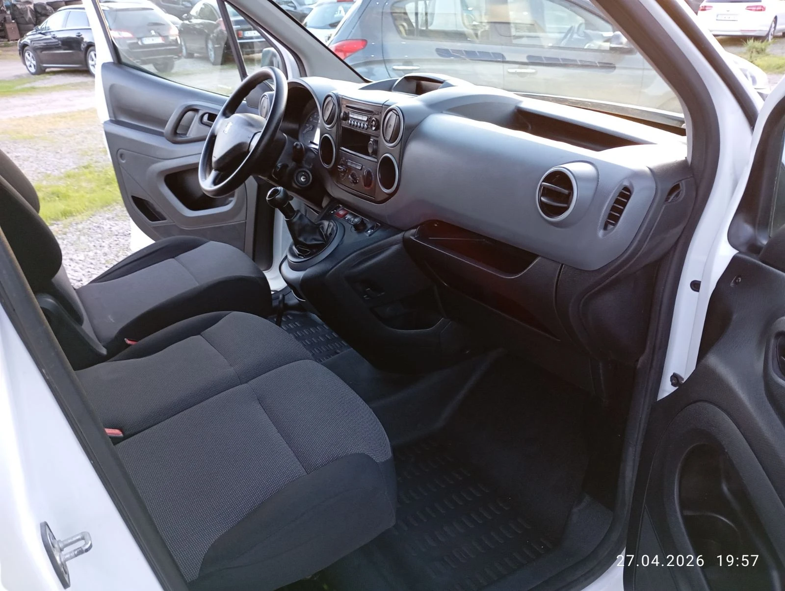 Peugeot Partner 1.6 HDI, EURO-6B! 2+ 1!, снимка 11 - Автомобили и джипове - 54333619