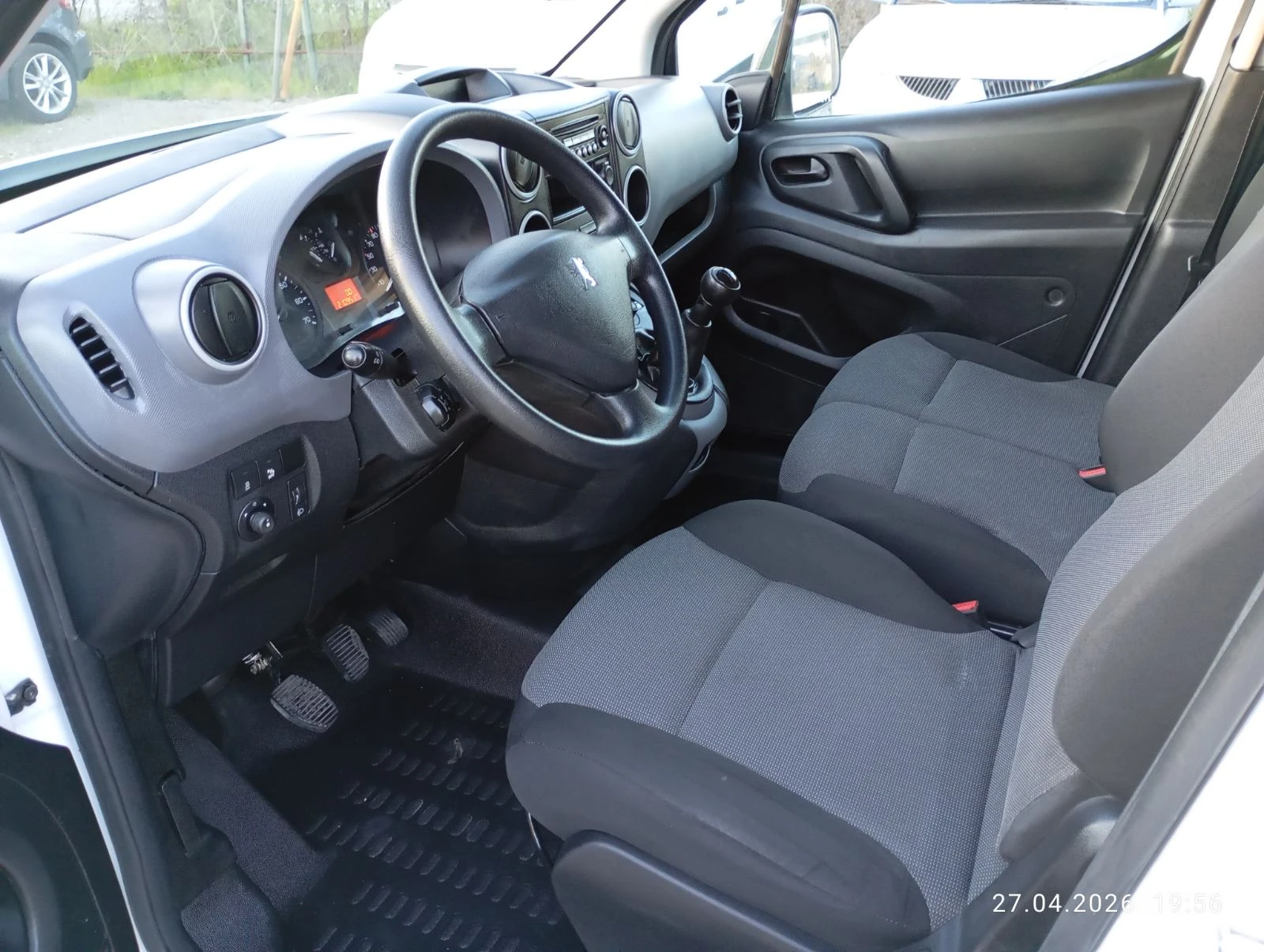 Peugeot Partner 1.6 HDI, EURO-6B! 2+ 1!, снимка 8 - Автомобили и джипове - 54333619