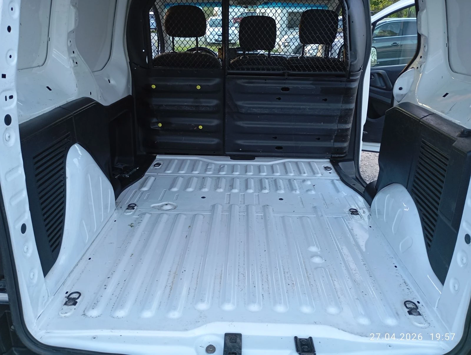 Peugeot Partner 1.6 HDI, EURO-6B! 2+ 1!, снимка 12 - Автомобили и джипове - 54333619