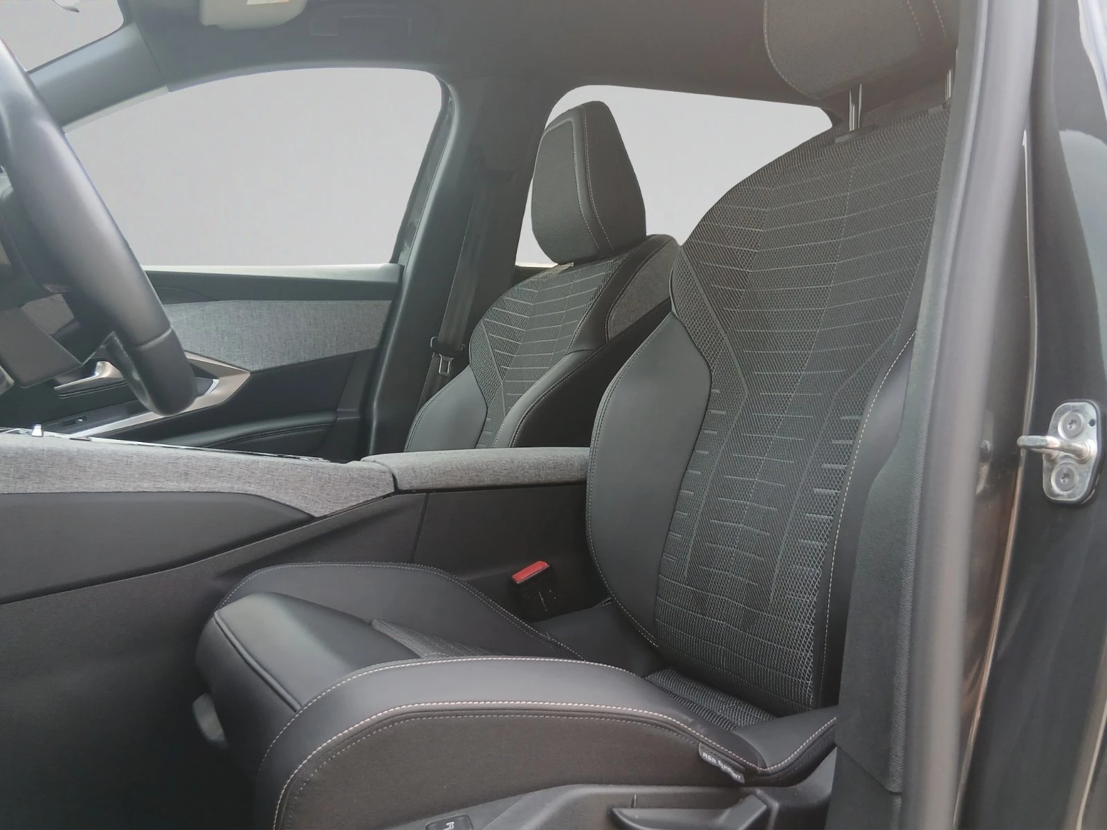 Peugeot 5008 5008 ALLURE  HYBRID 145 48V e-DCS6 EURO 6.4, снимка 10 - Автомобили и джипове - 54925174
