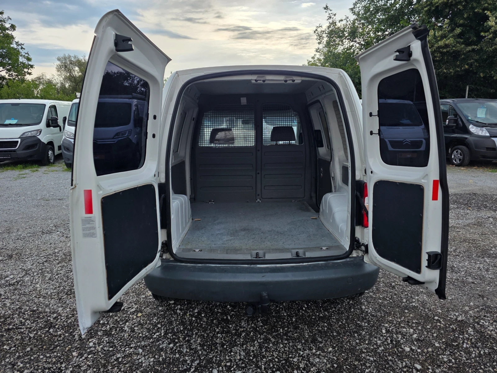 VW Caddy 1.9tdi 4motion 4x4 6скорости, снимка 12 - Автомобили и джипове - 55412201