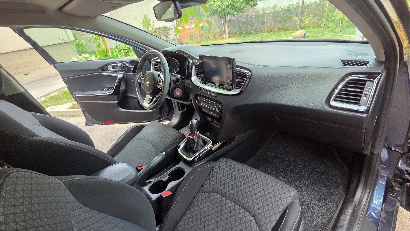 Kia Ceed 1.4 T-GDI 140 к.с. EX , снимка 10 - Автомобили и джипове - 55815245
