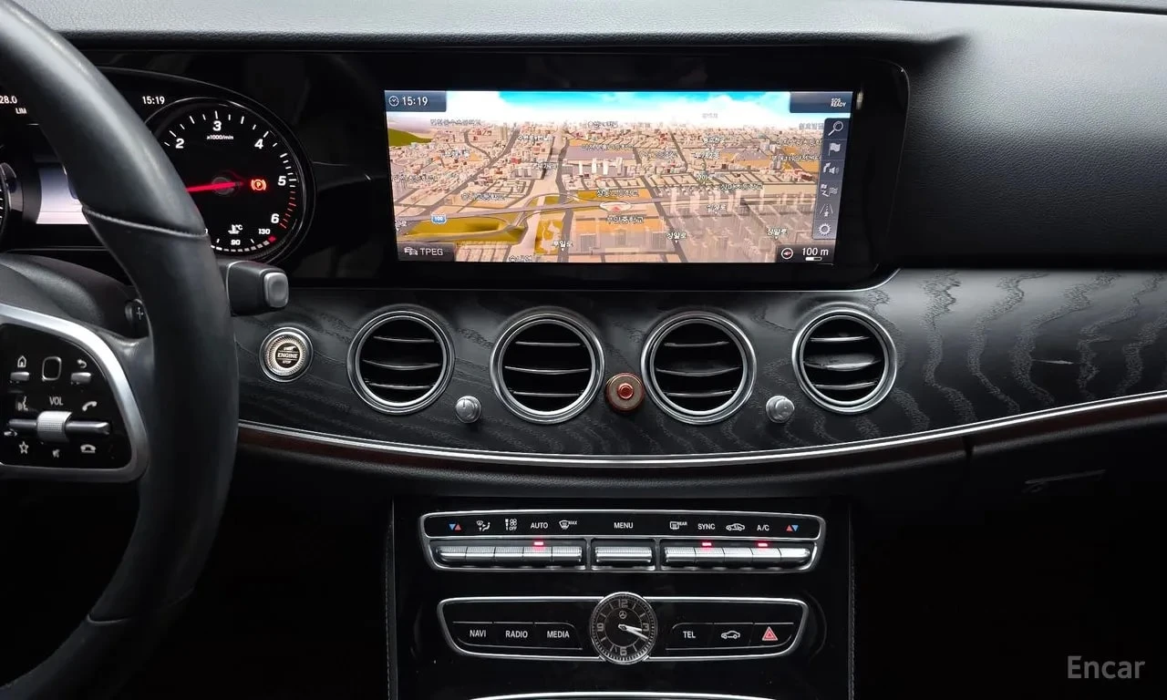 Mercedes-Benz E 220 * Avantgarde * АВТОКРЕДИТ БЕЗ ПЪРВОНАЧАЛНА ВНОСКА, снимка 13 - Автомобили и джипове - 55991055