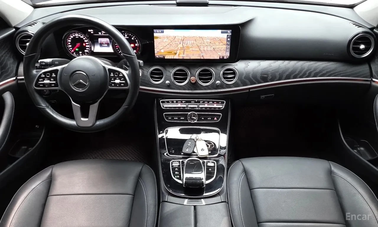 Mercedes-Benz E 220 * Avantgarde * АВТОКРЕДИТ БЕЗ ПЪРВОНАЧАЛНА ВНОСКА, снимка 7 - Автомобили и джипове - 55991055