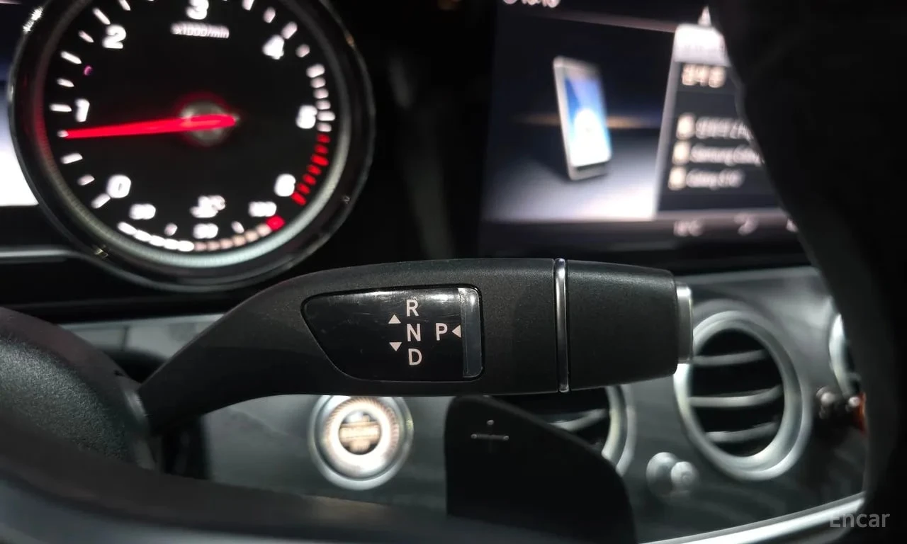 Mercedes-Benz E 220 * Avantgarde * АВТОКРЕДИТ БЕЗ ПЪРВОНАЧАЛНА ВНОСКА, снимка 11 - Автомобили и джипове - 55991055