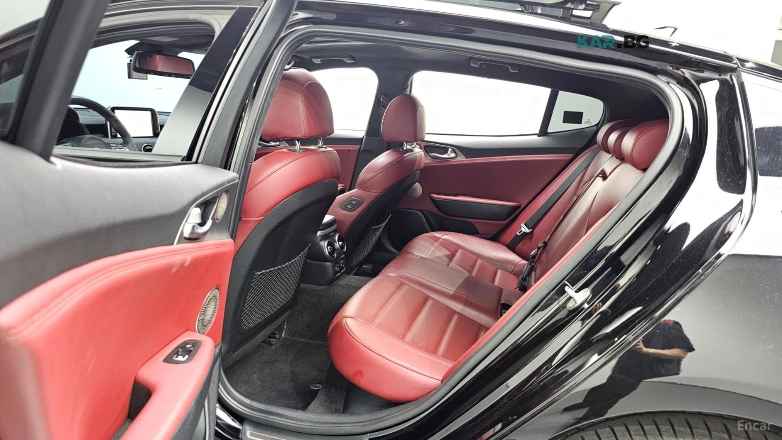 Kia Stinger 3.3 Turbo AWD GT* HUD* 360* ОБДУХ* НАВИ* ПАНО, снимка 10 - Автомобили и джипове - 56010549