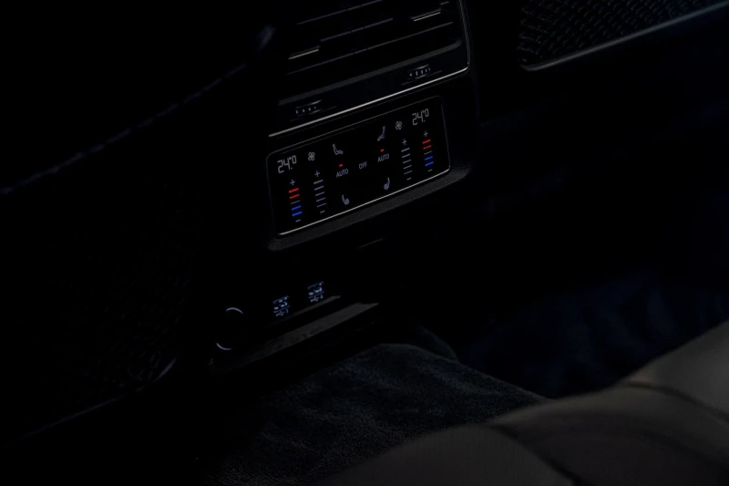 Audi Q8 50TDI/Bang&Olufsen/Обдухване/Дистроник/Камера/, снимка 9 - Автомобили и джипове - 53102825