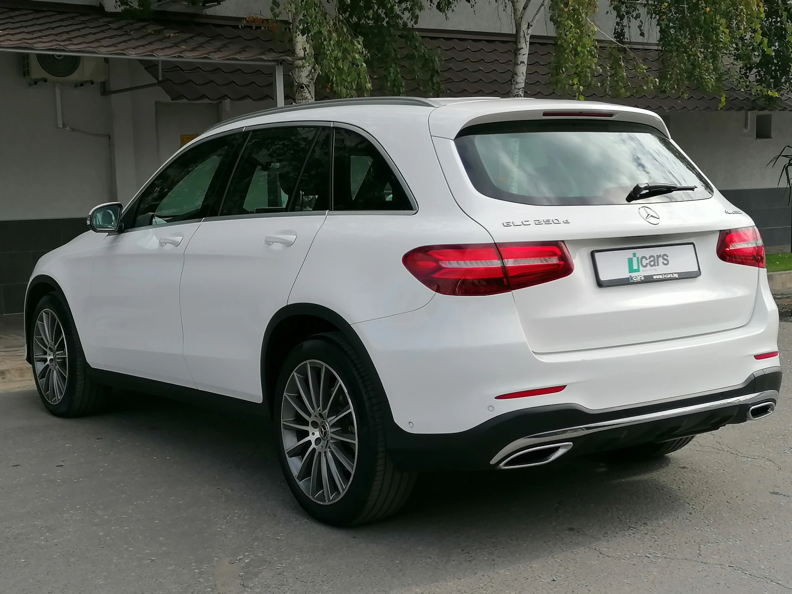 Mercedes-Benz GLC 250 AMG Line - изображение 6