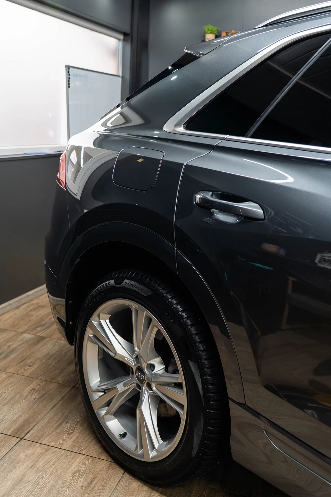 Audi Q8 55TFSI, снимка 4 - Автомобили и джипове - 53762436