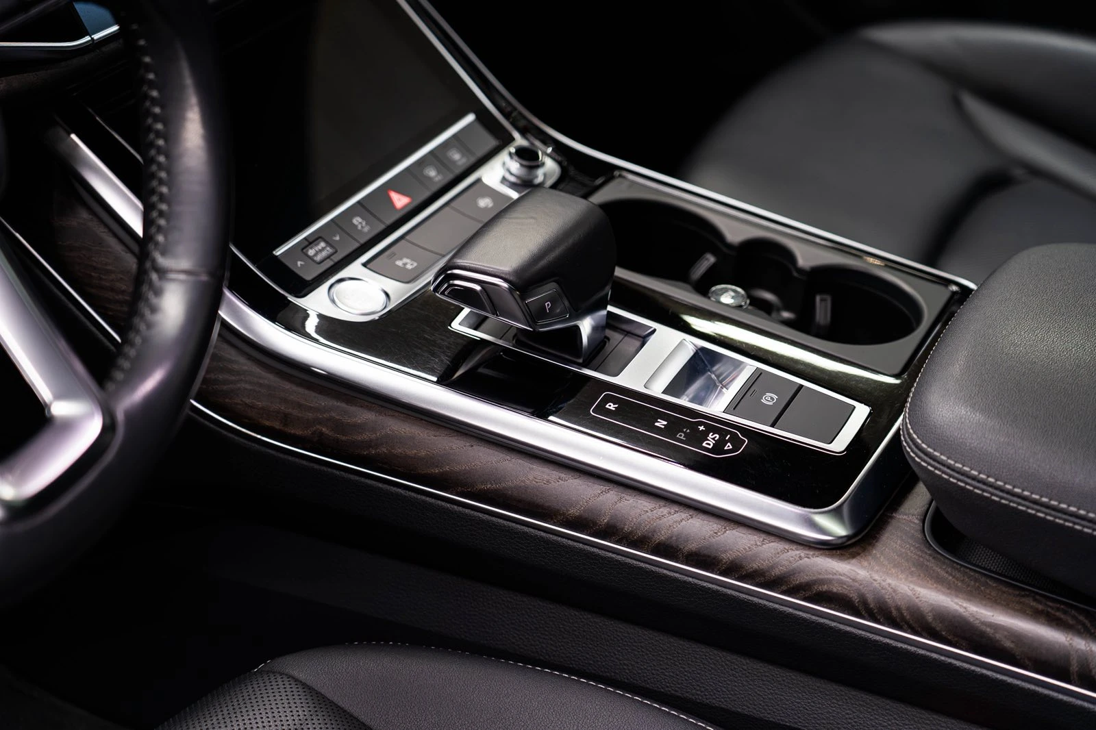 Audi Q8 55TFSI, снимка 8 - Автомобили и джипове - 53762436