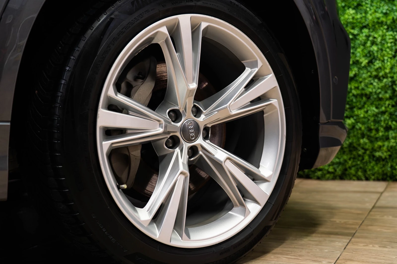 Audi Q8 55TFSI, снимка 3 - Автомобили и джипове - 53762436