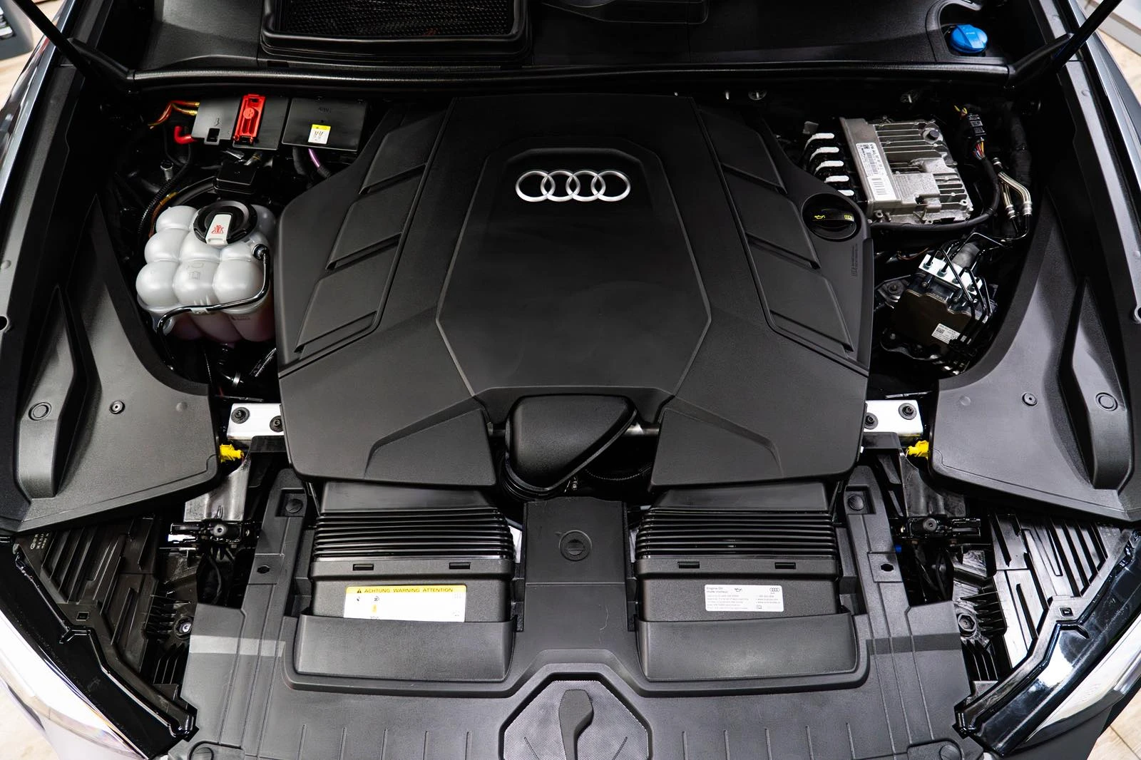 Audi Q8 55TFSI, снимка 2 - Автомобили и джипове - 53762436