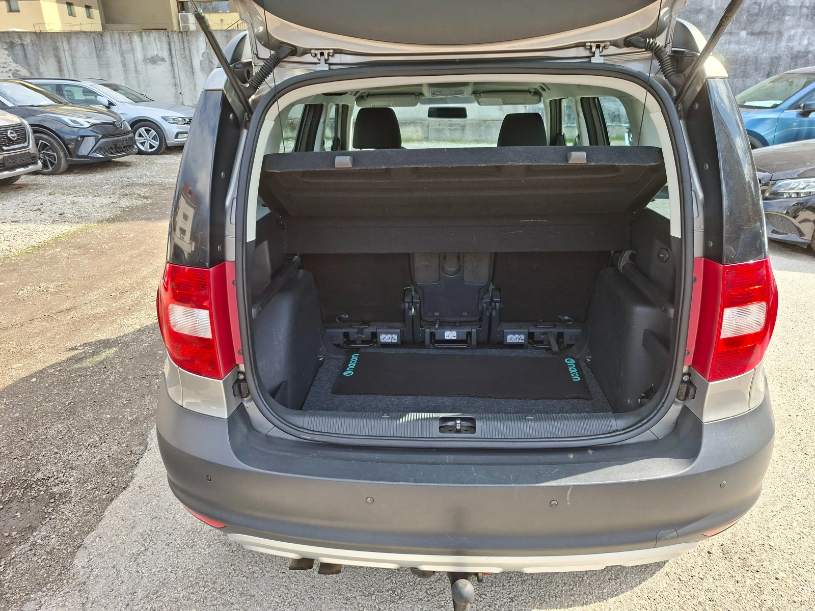 Skoda Yeti 2.0TDI 4X4, снимка 8 - Автомобили и джипове - 54113947