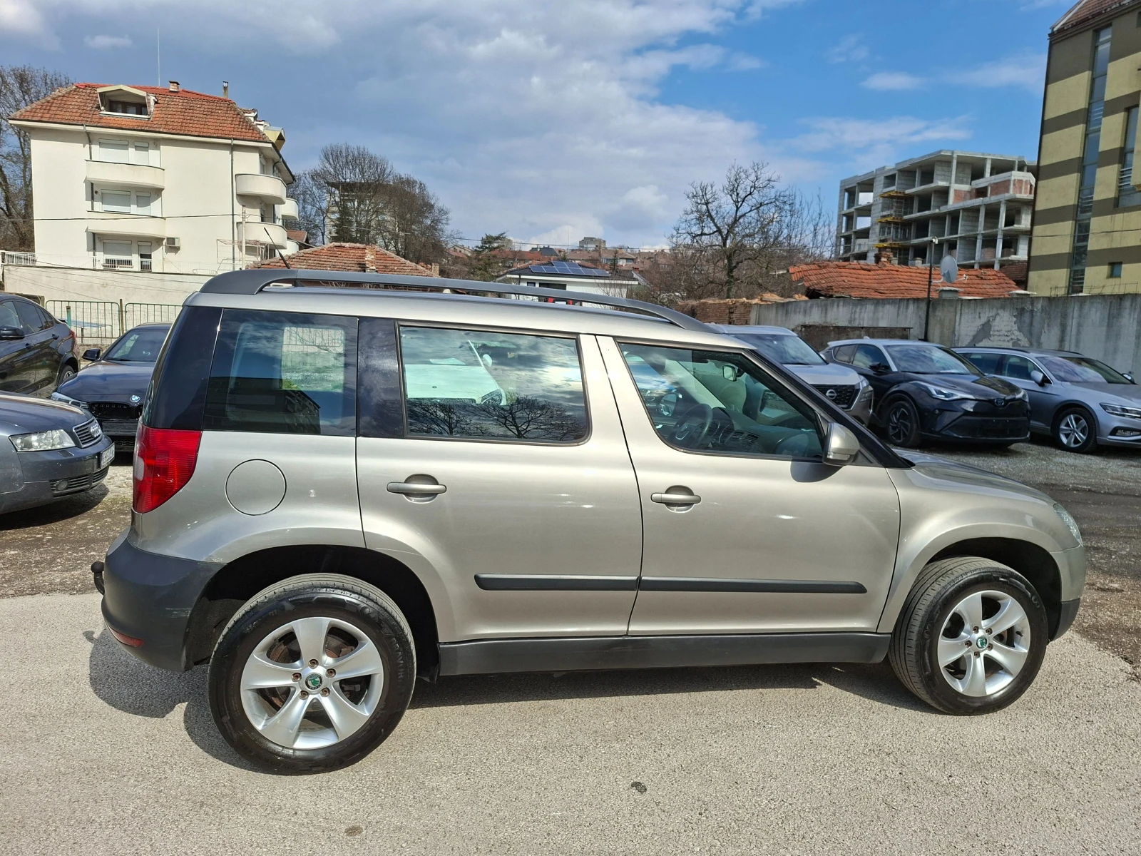 Skoda Yeti 2.0TDI 4X4, снимка 7 - Автомобили и джипове - 54113947