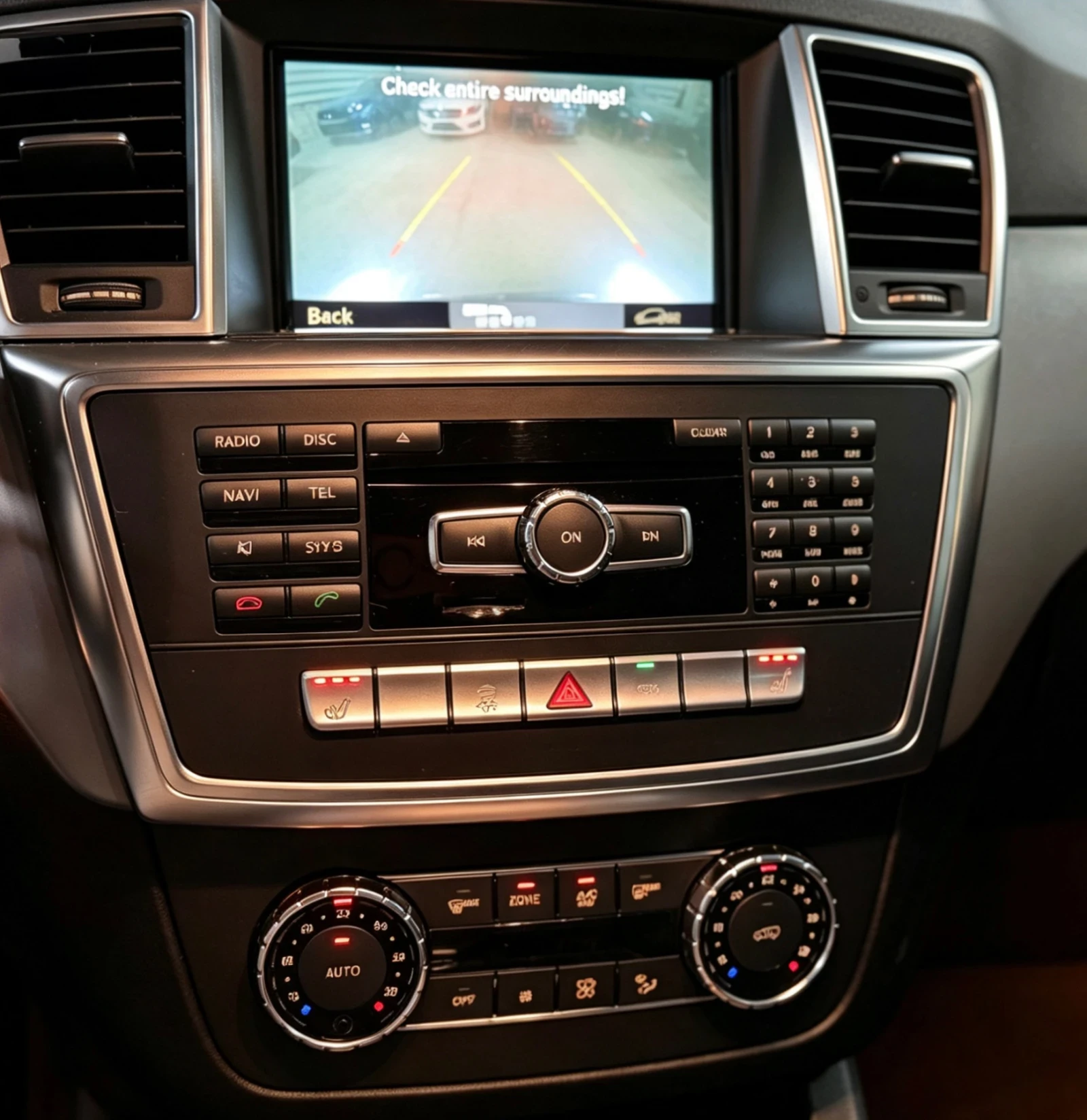 Mercedes-Benz ML 350 AMG/Distronic/Camera/HarmanKardon, снимка 10 - Автомобили и джипове - 54693413