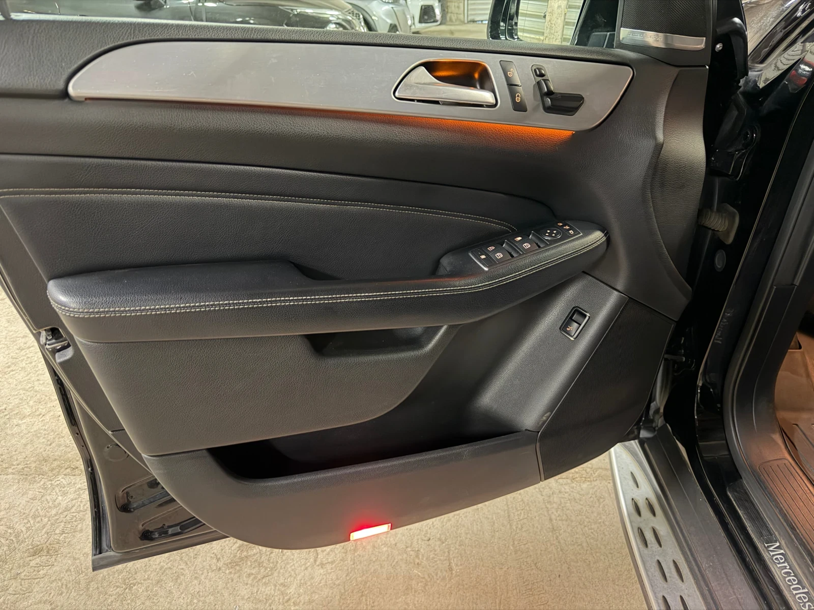 Mercedes-Benz ML 350 AMG/Distronic/Camera/HarmanKardon, снимка 7 - Автомобили и джипове - 54693413