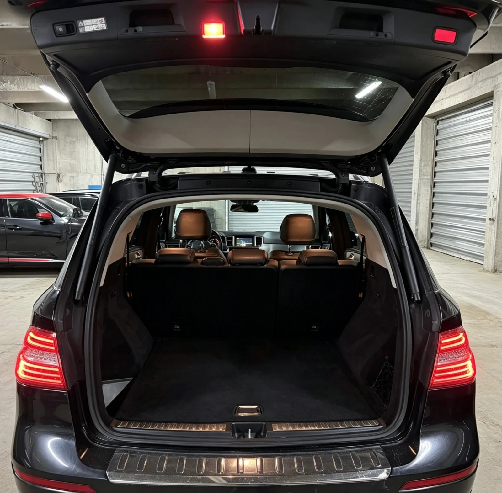 Mercedes-Benz ML 350 AMG/Distronic/Camera/HarmanKardon, снимка 17 - Автомобили и джипове - 54693413