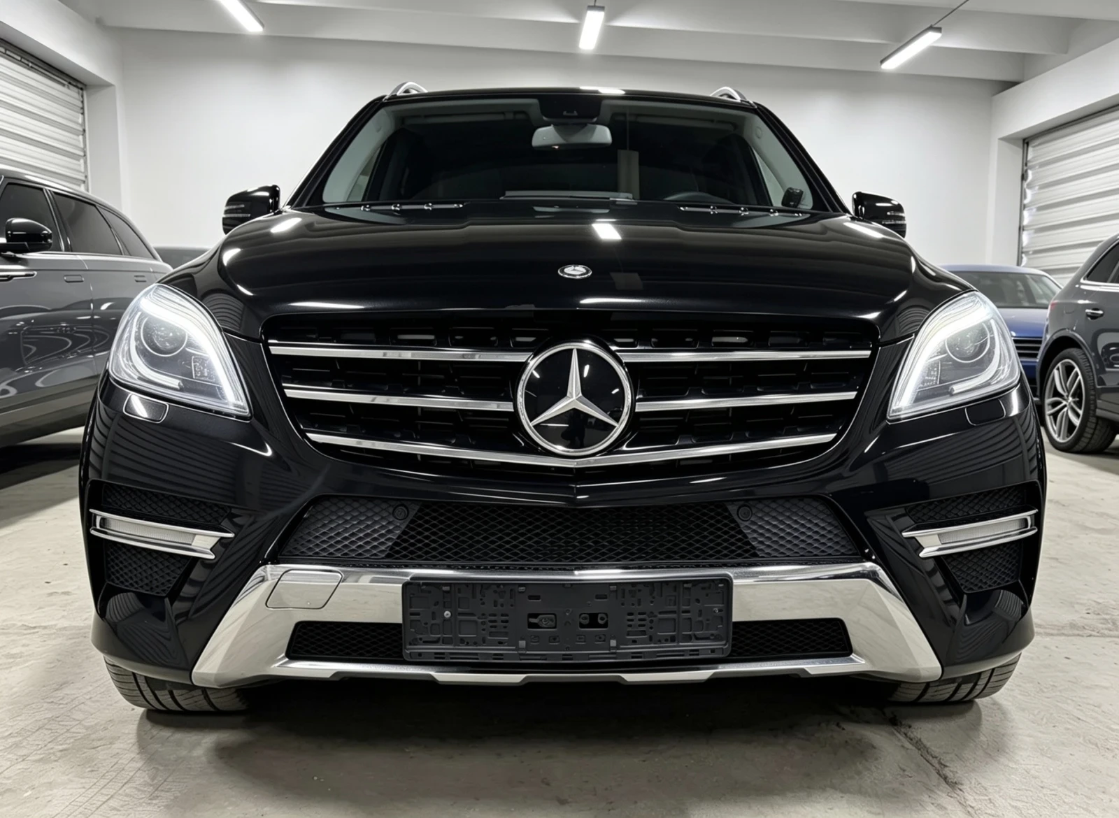 Mercedes-Benz ML 350 AMG/Distronic/Camera/HarmanKardon, снимка 2 - Автомобили и джипове - 54693413