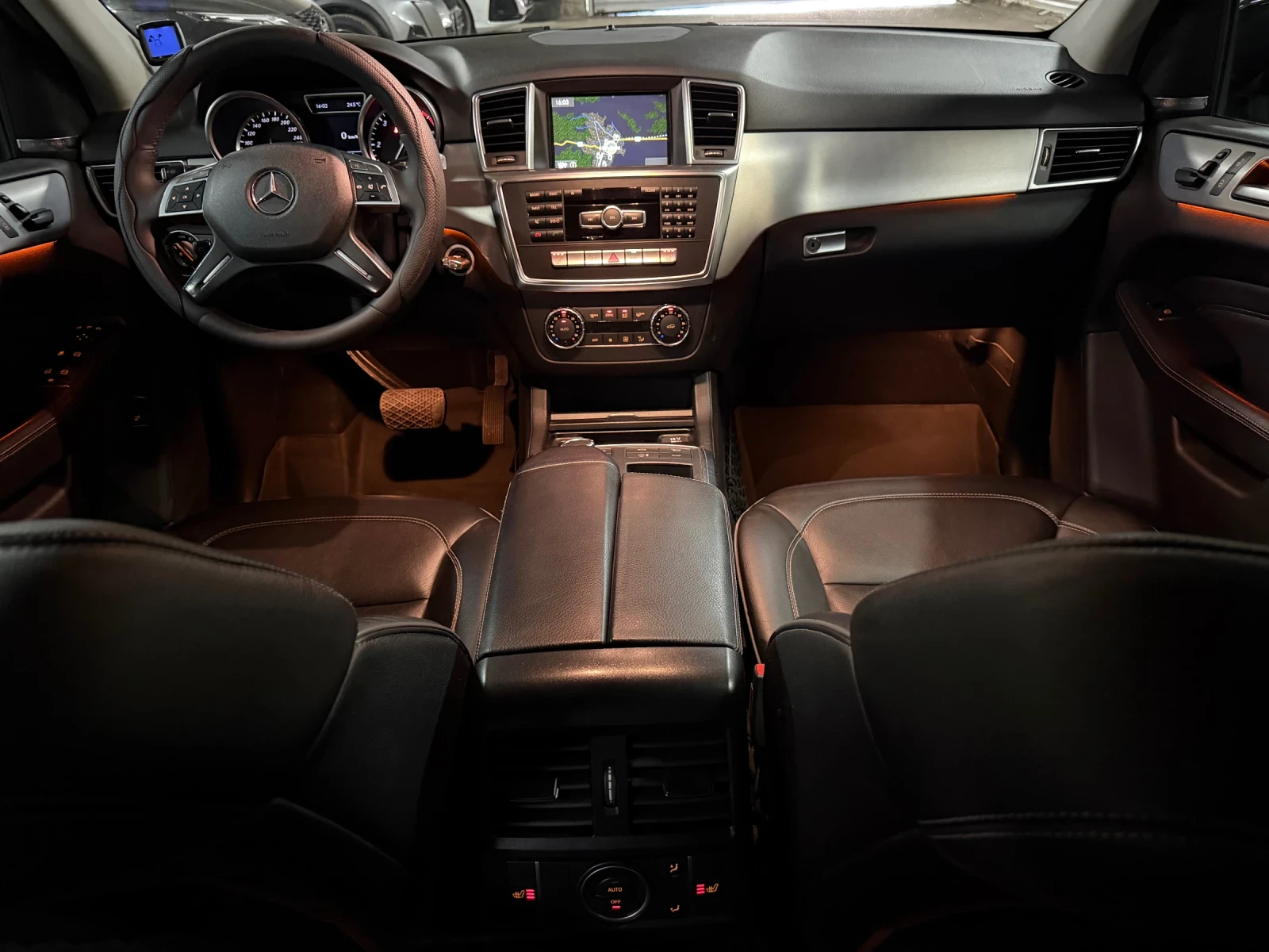 Mercedes-Benz ML 350 AMG/Distronic/Camera/HarmanKardon, снимка 14 - Автомобили и джипове - 54693413