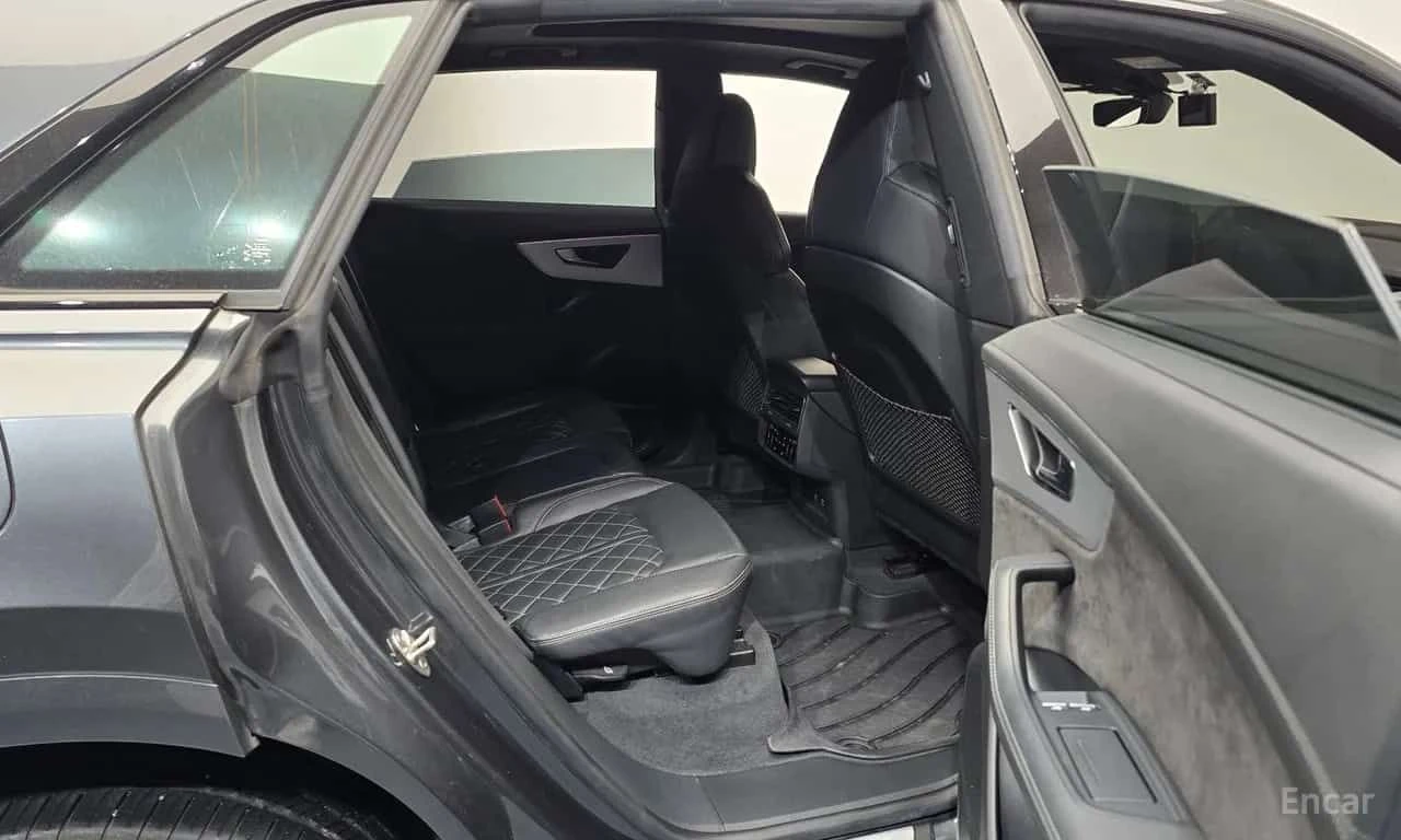 Audi Q8 * 55 TFSI Quattro Premium * , снимка 12 - Автомобили и джипове - 55559132