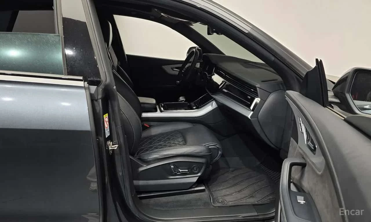 Audi Q8 * 55 TFSI Quattro Premium * , снимка 11 - Автомобили и джипове - 55559132