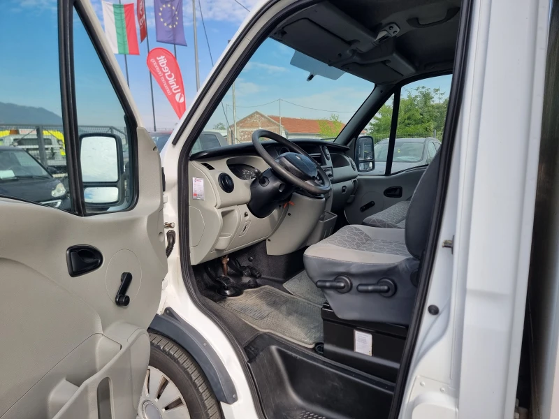 Renault Master 2.5TDI, снимка 9 - Бусове и автобуси - 51670691