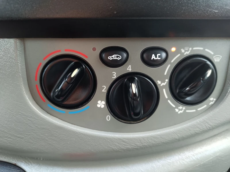 Opel Vivaro 2.5tdci MAXXI LANG 9места, снимка 12 - Бусове и автобуси - 52383372