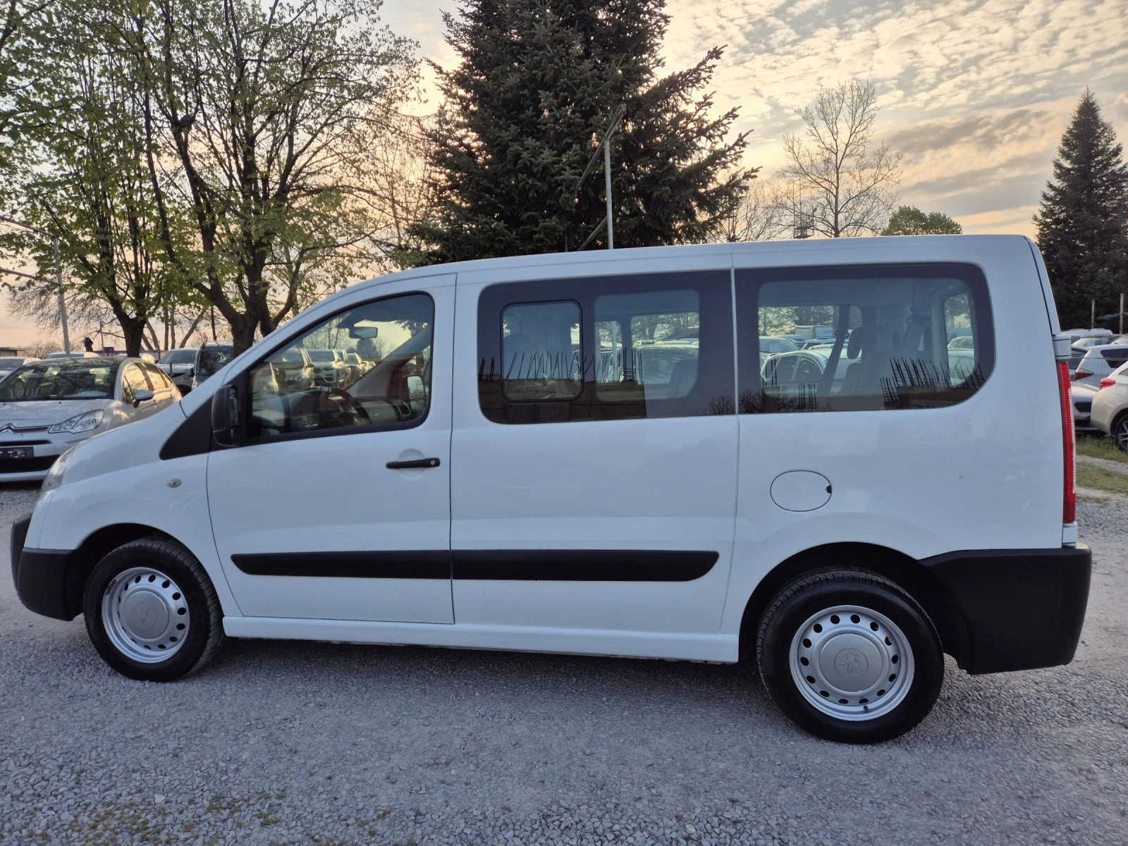 Peugeot Expert 1.6HDI-9Mестно, снимка 4 - Бусове и автобуси - 53373734