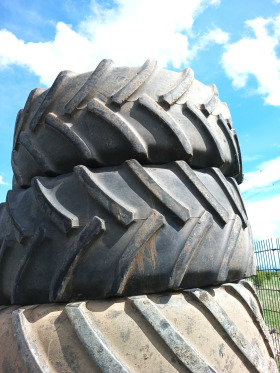 Обява за продажба на Трактор John Deere 900/50 R42 Michelin/  710/65 R38 ~1 200 лв. - изображение 1