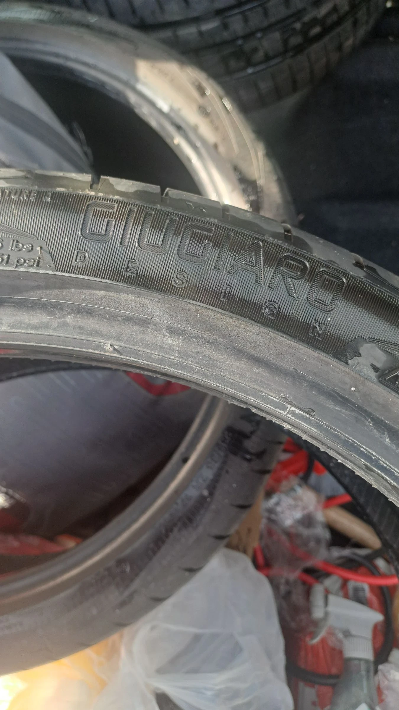 Гуми Летни 235/35R19, снимка 7 - Гуми и джанти - 54402536